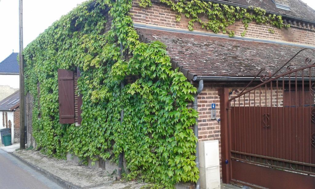 Gites Famille En Othe Bouilly  Szoba fotó